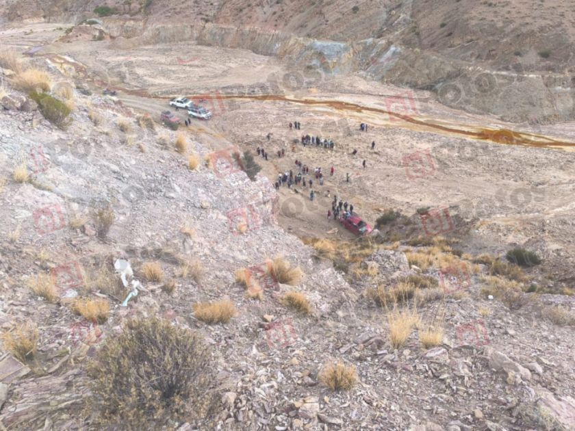 Una camioneta se embarranca en la ruta Atocha-Ánimas; hay cuatro muertos