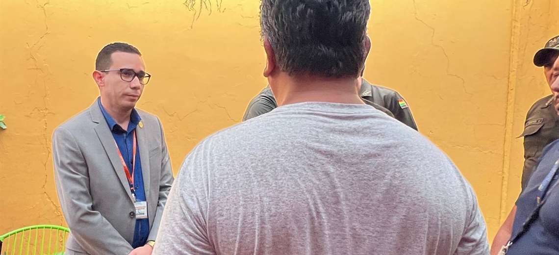 Policía en Santa Cruz aprehendió a sujeto que filmaba videos pornográficos de una menor de edad