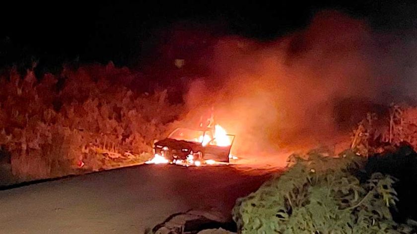 Automóvil sin placas de control es hallado en llamas en la ruta Betanzos- Quinvincha