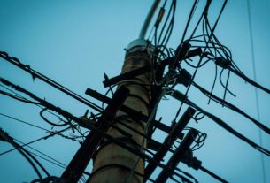 Un menor de 11 años sufre descarga eléctrica y le ocasiona varias quemaduras