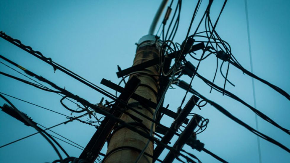 Un menor de 11 años sufre descarga eléctrica y le ocasiona varias quemaduras