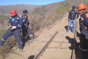 Disponen detención preventiva para dos personas que robaron piezas de rieles en la vía Sucre-Potosí