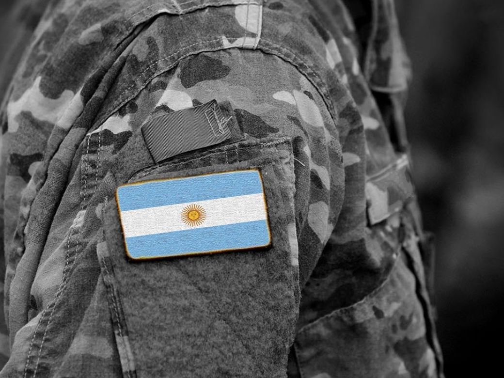 Un helicóptero argentino se precipitó en una operación de entrenamiento; hay cinco soldados heridos