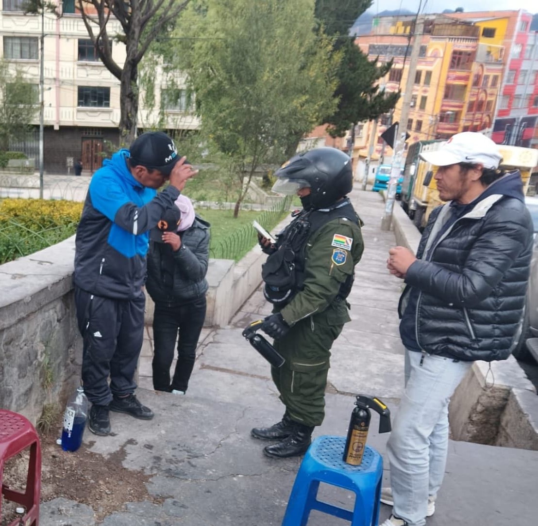 La Policía intensifica controles y patrullajes preventivos en mercados de La Paz
