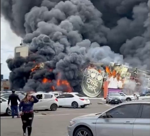 Catástrofe: incendio devora un casino en Sinaloa, México