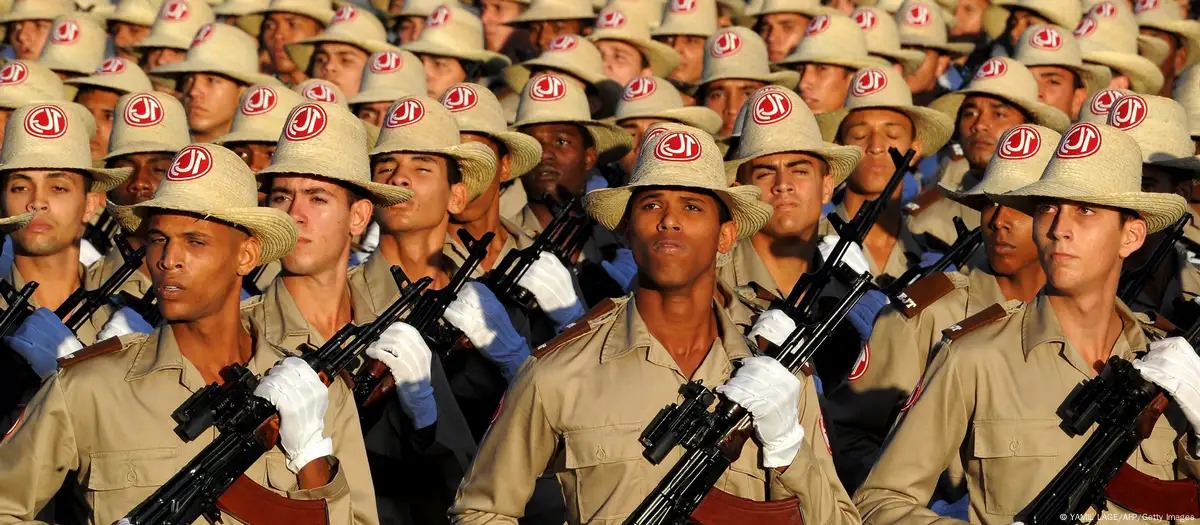 Autoridades de Cuba confirman muerte de trece militares en una explosión