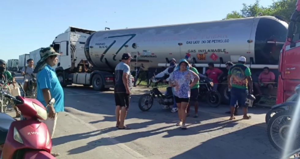 Insólito: Transportistas pagan a cambio de pasar un punto de bloqueo en Tarija