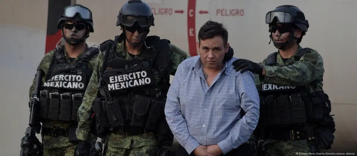 México extradita a 29 narcotraficantes de EE.UU. tras presiones de Trump