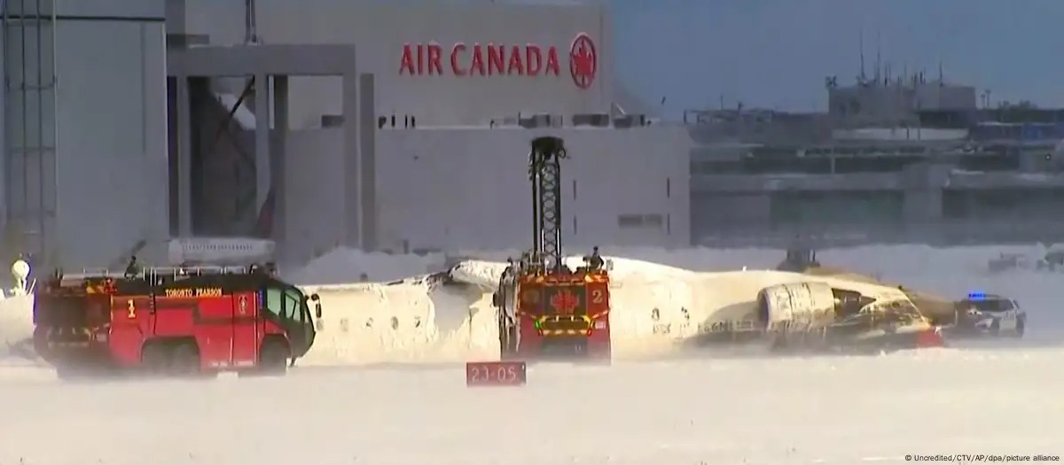 Canadá: Avión vuelca en aterrizaje en Toronto y deja 18 heridos