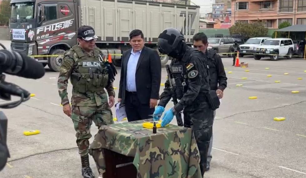 Felcn secuestra 136 kilos de cocaína peruana en La Paz