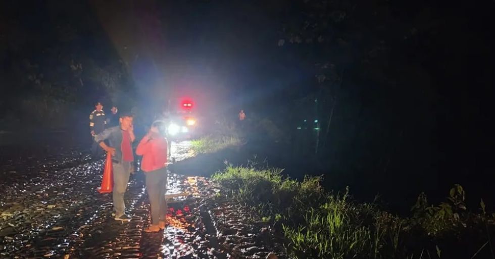 Cochabamba: una vagoneta cae a un río y deja heridos y desaparecidos