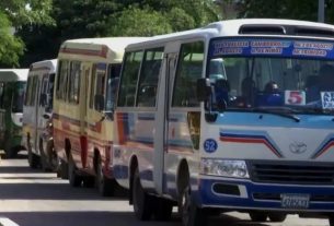 Santa Cruz: Micrero es suspendió de su trabajo; su esposa increpó a una pasajera