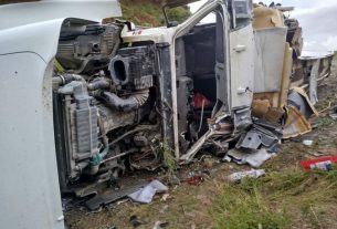 Potosí: chofer de cisterna accidentada es rescatado por transeúntes