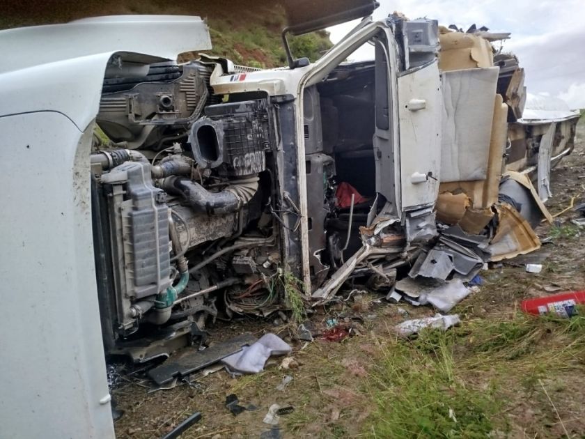 Potosí: chofer de cisterna accidentada es rescatado por transeúntes