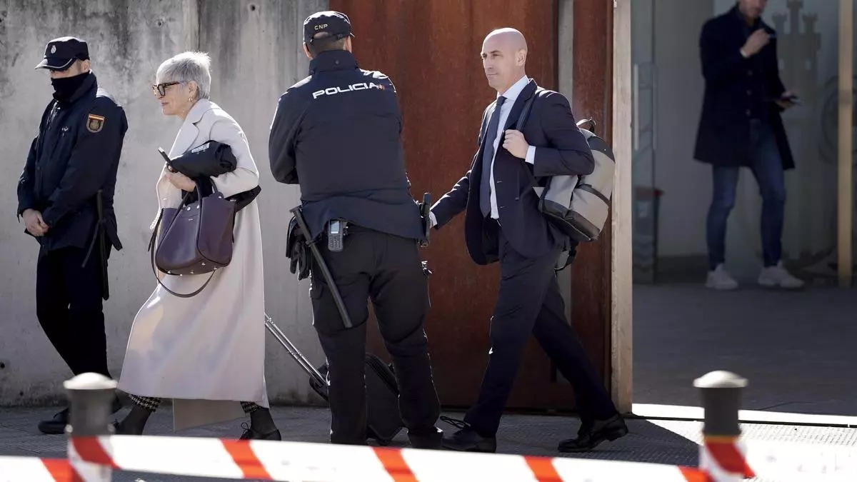 Condenan a Rubiales por delito de agresión sexual