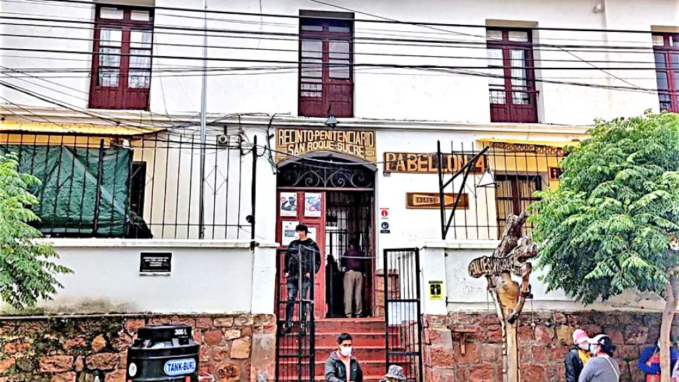 Madre descubre en el diario de su hija que fue abusada por su padrastro