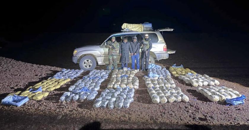 Dos bolivianos fueron capturados en posesión de 315 paquetes de marihuana