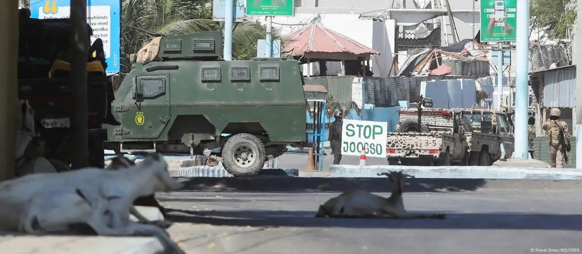 Grupo yihadista ataca a un hotel en Somalia; hay 10 muertos