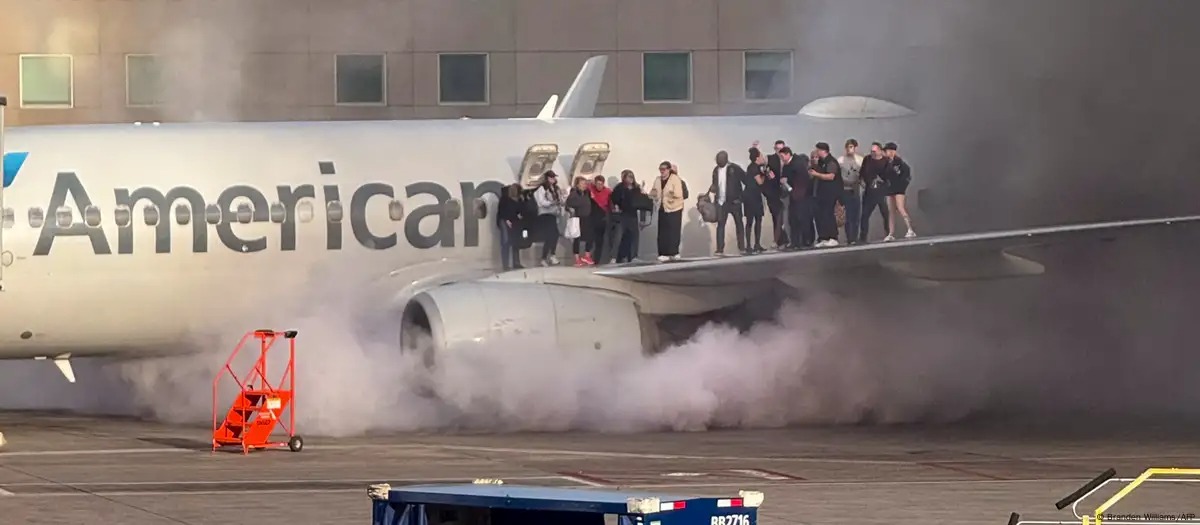 Un avión de American Airlines se incendió en el aeropuerto de Denver