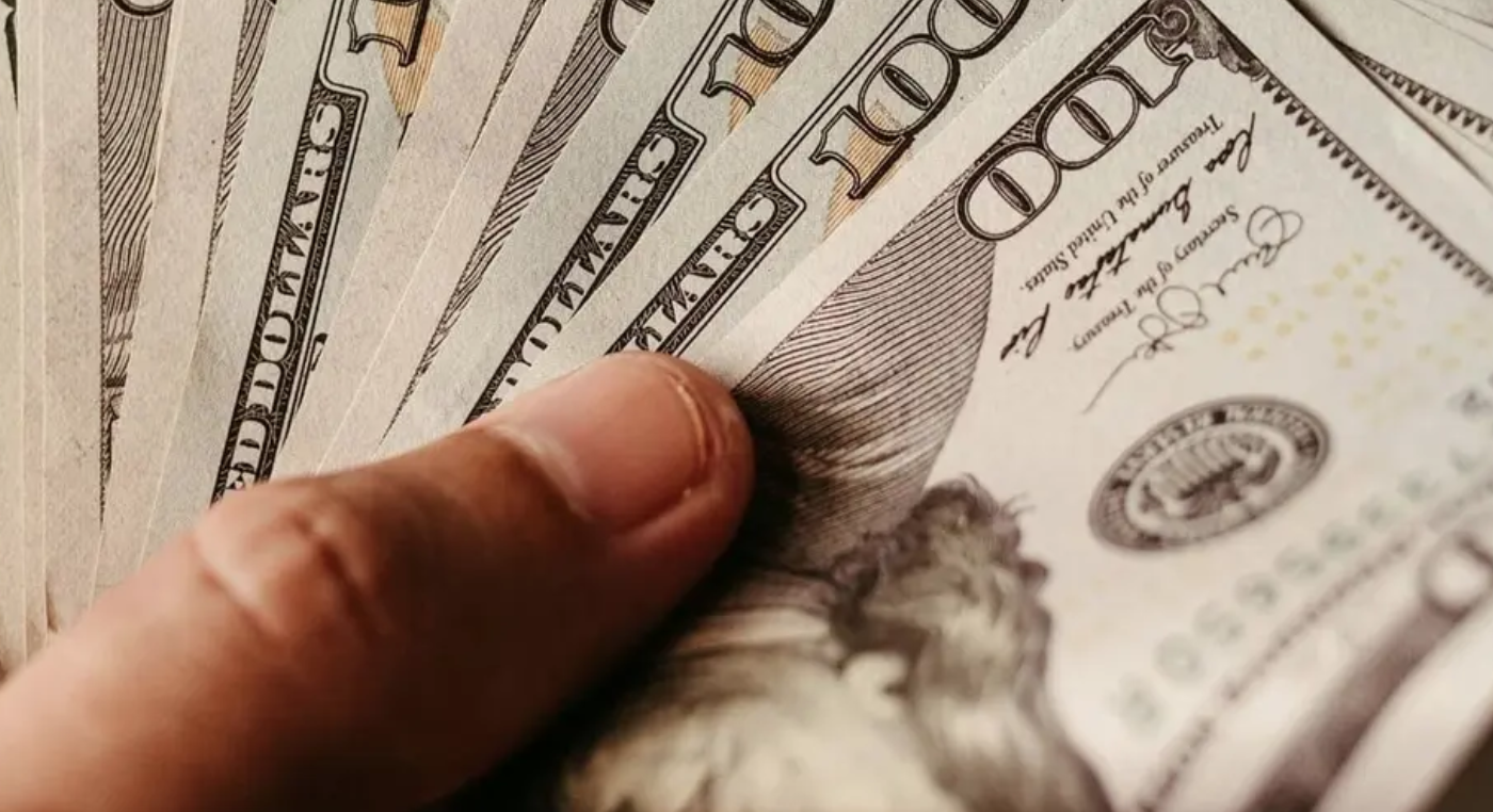 Dólar paralelo se dispara y alertan estancamiento económico con inflación en Bolivia