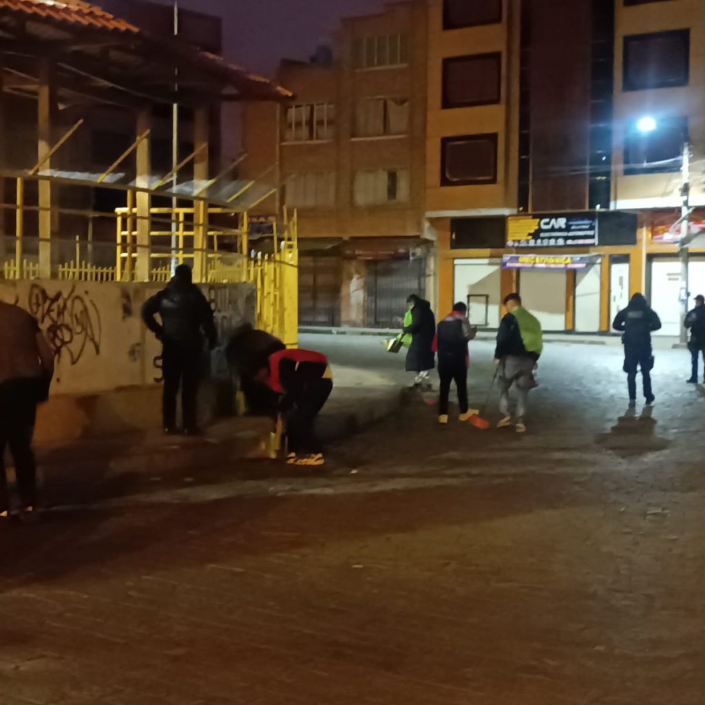 Arrestan a 100 personas en La Paz y El Alto por consumir bebidas alcohólicas en vía pública
