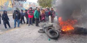 Vecinos de Pomamaya cercan la Alcaldía alteña y agreden a funcionarios